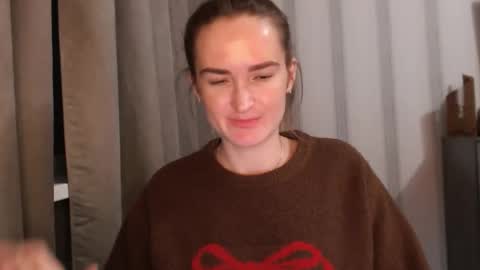 Snapshot of pineapple__mood chatting on 11-22-25, 08:08 online show from 11-22-25, 08:08