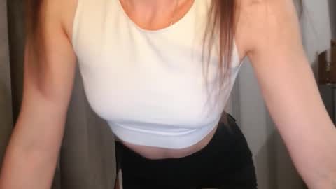 Snapshot of pineapple__mood chatting on 11-24-25, 06:40 online show from 11-24-25, 06:40