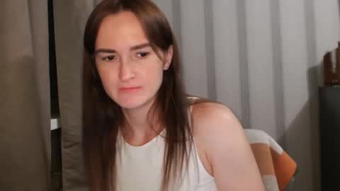 Snapshot of pineapple__mood chatting on 11-26-25, 06:31 online show from 11-26-25, 06:31