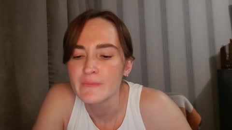 Snapshot of pineapple__mood chatting on 11-27-25, 05:37 online show from 11-27-25, 05:37