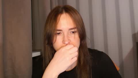 Snapshot of pineapple__mood chatting on 11-28-25, 04:09 online show from 11-28-25, 04:09