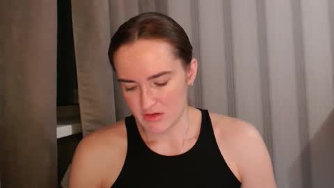 Snapshot of pineapple__mood chatting on 12-01-25, 06:02 online show from 12-01-25, 06:02