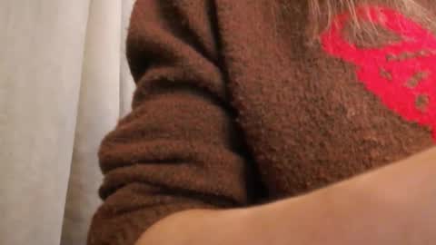 Snapshot of pineapple__mood chatting on 12-04-25, 06:49 online show from 12-04-25, 06:49