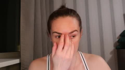 Snapshot of pineapple__mood chatting on 12-15-25, 06:01 online show from 12-15-25, 06:01