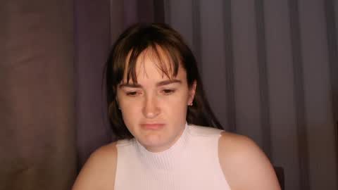 Snapshot of pineapple__mood chatting on 05-04-26, 04:41 online show from 05-04-26, 04:41