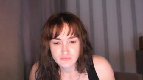 Snapshot of pineapple__mood chatting on 05-17-26, 06:00 online show from 05-17-26, 06:00