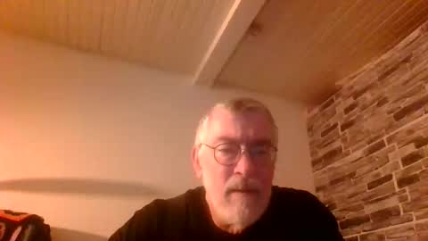 Snapshot of pinholder chatting on 10-31-25, 11:28 Michael online show from 10-31-25, 11:28