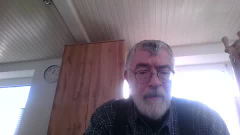 Snapshot of pinholder chatting on 11-24-25, 11:54 Michael online show from 11-24-25, 11:54