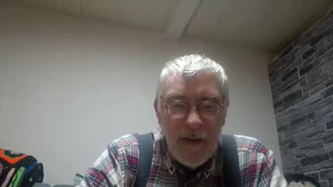 Snapshot of pinholder chatting on 12-15-25, 05:39 Michael online show from 12-15-25, 05:39