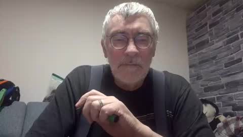 Snapshot of pinholder chatting on 12-16-25, 07:30 Michael online show from 12-16-25, 07:30