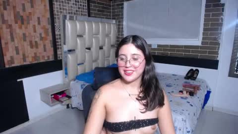 pink_fox03 online show from 06-06-26, 08:57