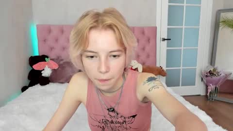 Snapshot of pink_lila18 chatting on 09-15-25, 09:42 pink_lila18 online show from 09-15-25, 09:42