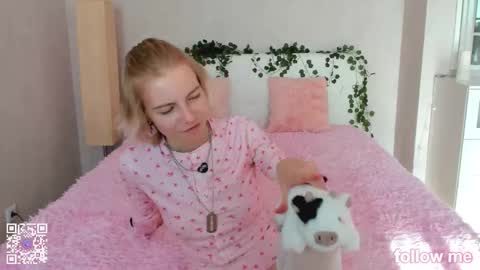 Snapshot of pink_lila18 chatting on 10-09-25, 08:12 pink_lila18 online show from 10-09-25, 08:12
