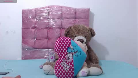 pink_love_25 online show from 05-26-26, 03:46