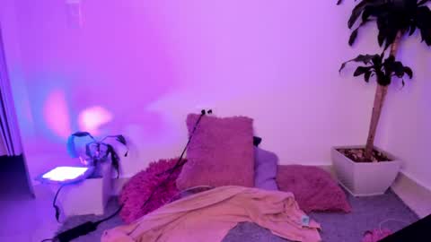 Snapshot of pink_quarz chatting on 05-08-26, 12:27 KELLY online show from 05-08-26, 12:27