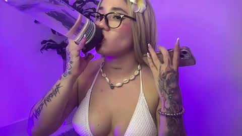 Snapshot of pink_quarz chatting on 06-23-26, 12:08 KELLY online show from 06-23-26, 12:08