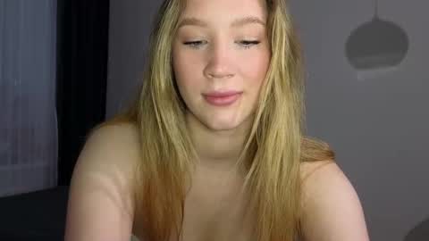 Snapshot of pink_rosee_ chatting on 11-26-25, 03:29 online show from 11-26-25, 03:29