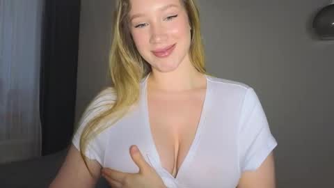 Snapshot of pink_rosee_ chatting on 11-27-25, 03:30 online show from 11-27-25, 03:30