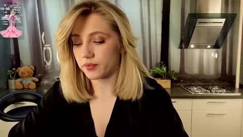 Adele online show from 02-07-25, 10:08