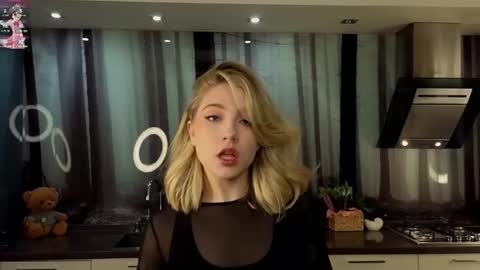 Adele online show from 02-19-25, 10:23