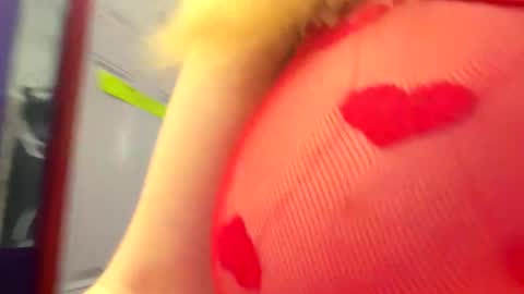 Snapshot of pinkcandi333 chatting on 02-10-26, 04:00 pinkcandi333 online show from 02-10-26, 04:00