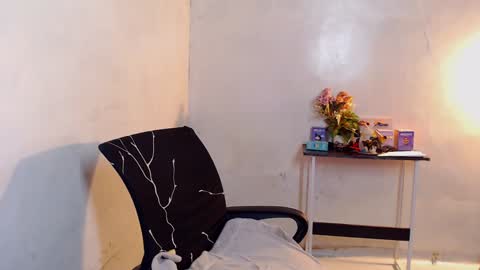 Snapshot of pinkcock_froi chatting on 01-11-25, 11:23 froi online show from 01-11-25, 11:23