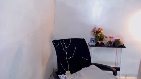 Snapshot of pinkcock_froi chatting on 01-15-25, 04:15 froi online show from 01-15-25, 04:15