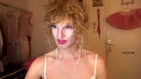 Snapshot of pinkfag chatting on 12-22-24, 07:42 pinkfag online show from 12-22-24, 07:42