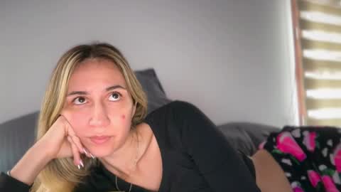 Pinkilola online show from 04-19-26, 03:55