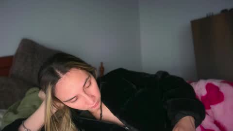 Pinkilola online show from 05-19-26, 02:56