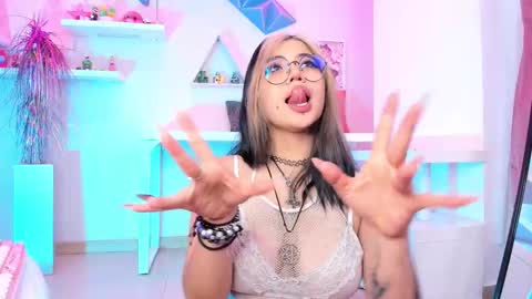 Snapshot of pinkk_demon chatting on 10-22-25, 02:06 PINKK online show from 10-22-25, 02:06