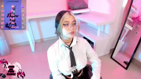 Snapshot of pinkk_demon chatting on 10-26-25, 02:12 PINKK online show from 10-26-25, 02:12