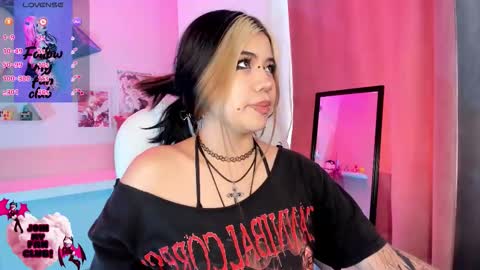 Snapshot of pinkk_demon chatting on 11-08-25, 01:22 PINKK online show from 11-08-25, 01:22