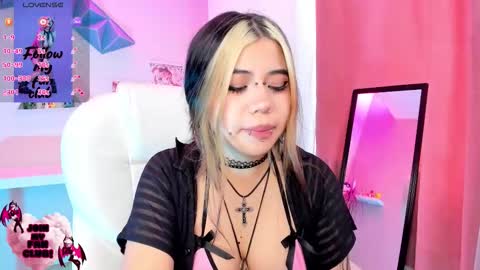 Snapshot of pinkk_demon chatting on 11-10-25, 02:16 PINKK online show from 11-10-25, 02:16