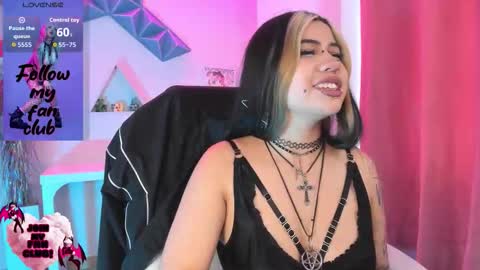 Snapshot of pinkk_demon chatting on 11-13-25, 01:21 PINKK online show from 11-13-25, 01:21