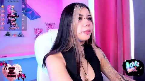 Snapshot of pinkk_demon chatting on 12-19-25, 02:02 PINKK online show from 12-19-25, 02:02