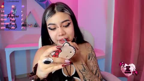 Snapshot of pinkk_demon chatting on 01-05-26, 05:49 PINKK online show from 01-05-26, 05:49