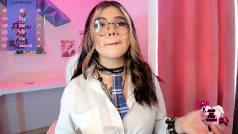 Snapshot of pinkk_demon chatting on 01-16-26, 01:04 PINKK online show from 01-16-26, 01:04