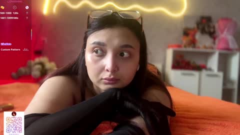 Snapshot of pinkncrazy chatting on 10-22-25, 06:02 HERES ALICE WELCOME EVERYONE LOVENSE DOMI REACT TO YOUR TIPS LETS MAKE A GREAT SHOW TOGETHER online show from 10-22-25, 06:02