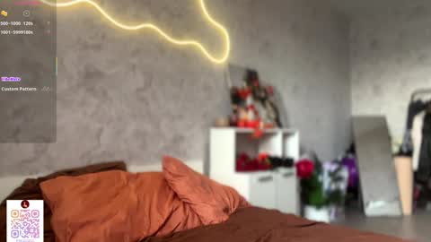 Snapshot of pinkncrazy chatting on 10-24-25, 06:32 HERES ALICE WELCOME EVERYONE LOVENSE DOMI REACT TO YOUR TIPS LETS MAKE A GREAT SHOW TOGETHER online show from 10-24-25, 06:32