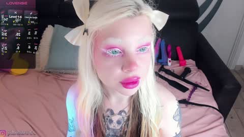 Snapshot of pinkslobber chatting on 12-04-24, 08:01 Helen Goat online show from 12-04-24, 08:01