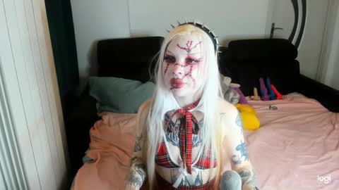 Snapshot of pinkslobber chatting on 11-01-25, 02:46 Helen Goat online show from 11-01-25, 02:46