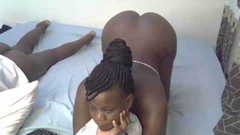 Snapshot of pinky_ebony1 chatting on 10-17-25, 08:00 pinky online show from 10-17-25, 08:00