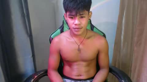 Snapshot of pinoy_shyboy69 chatting on 04-11-26, 05:28 pinoy_shyboy69 online show from 04-11-26, 05:28