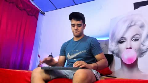 Snapshot of pipe_320 chatting on 01-12-25, 12:07 pipe_320 online show from 01-12-25, 12:07