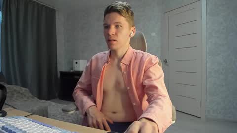 Snapshot of pirremeow chatting on 10-25-25, 07:16 Pierre online show from 10-25-25, 07:16