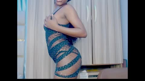 Snapshot of pixie_pulse chatting on 06-20-26, 07:00 Ella online show from 06-20-26, 07:00