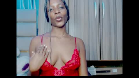 Snapshot of pixie_pulse chatting on 06-24-26, 06:23 Ella online show from 06-24-26, 06:23