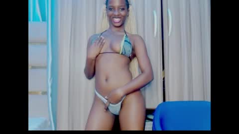 Snapshot of pixie_pulse chatting on 07-20-26, 06:38 Ella online show from 07-20-26, 06:38