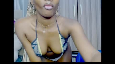 Snapshot of pixie_pulse chatting on 07-25-26, 07:39 Ella online show from 07-25-26, 07:39